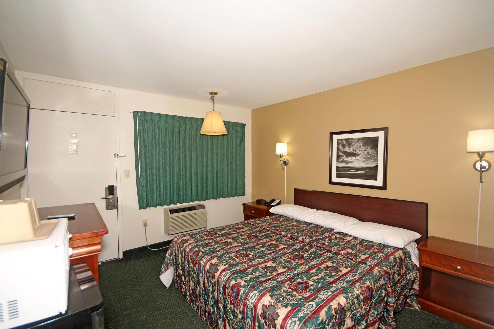 Royal Inn And Suites Charlotte Airport Exterior foto